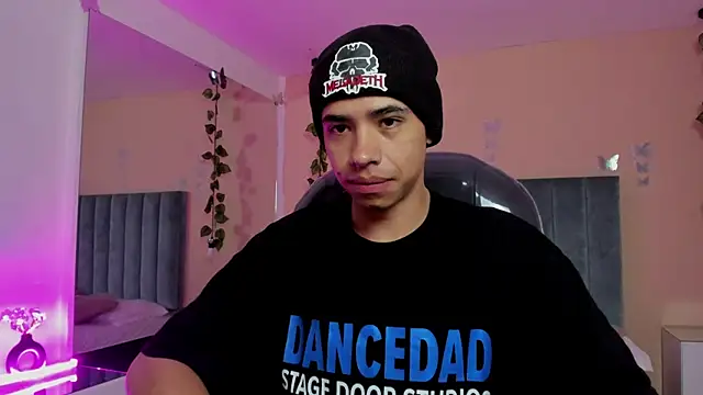 Muscle Scott online show from 11-16-25, 01:39