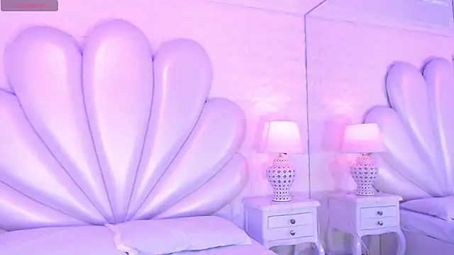 HatsaJones online show from 09-26-25, 03:54