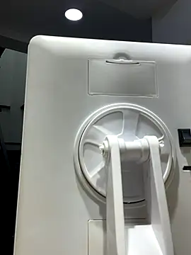 TiffanyyLam online show from 10-11-25, 11:31