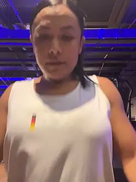 TiffanyyLam online show from 11-05-25, 10:37