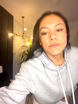 TiffanyyLam online show from 11-08-25, 11:21