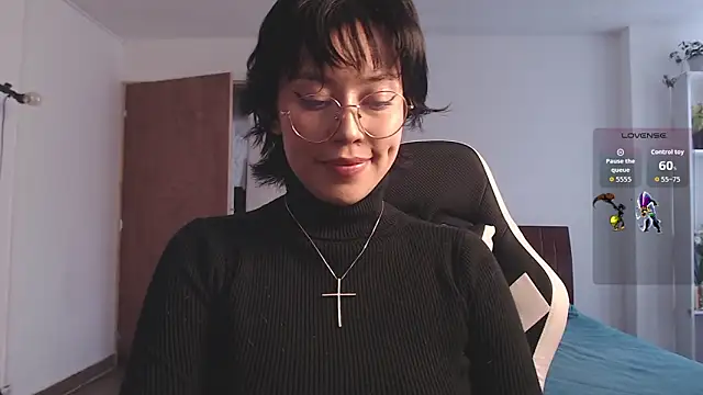 Ellyuwuw online show from 10-11-25, 08:51