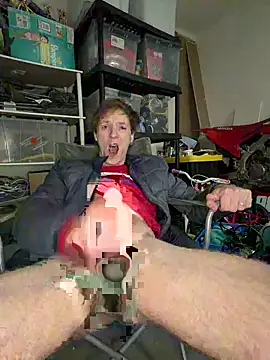 Snapshot of Badstepson33 chatting on 02-07-26, 07:12 Badstepson33 online show from 02-07-26, 07:12