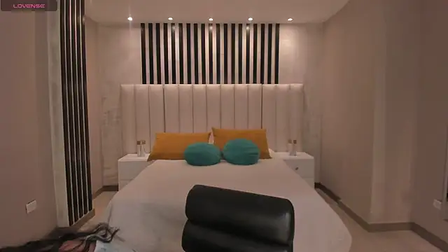 LaurentConnor online show from 11-14-25, 03:38