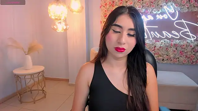 Snapshot of MayaMoretti_ chatting on 10-22-25, 04:02 MayaMoretti online show from 10-22-25, 04:02