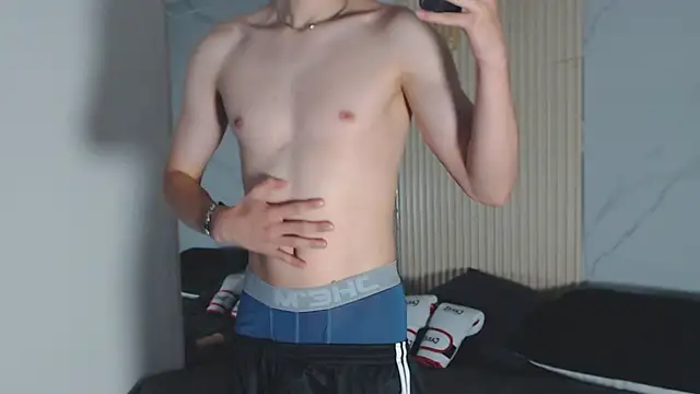 Snapshot of enzo_steel chatting on 10-08-25, 02:09 enzo steel online show from 10-08-25, 02:09