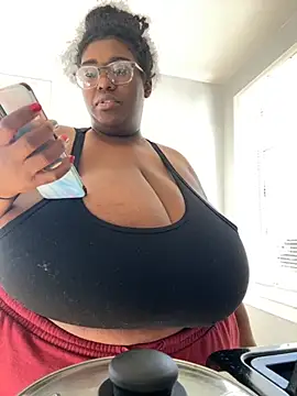 Snapshot of bunbun420247 chatting on 10-21-25, 02:40 bunbun420247 online show from 10-21-25, 02:40