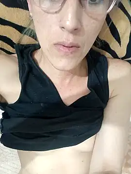 Snapshot of Valeri_hot_ass chatting on 11-27-25, 04:14 Valeri hot ass online show from 11-27-25, 04:14