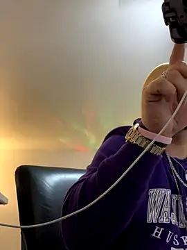 Brownroyal online show from 10-19-25, 04:35