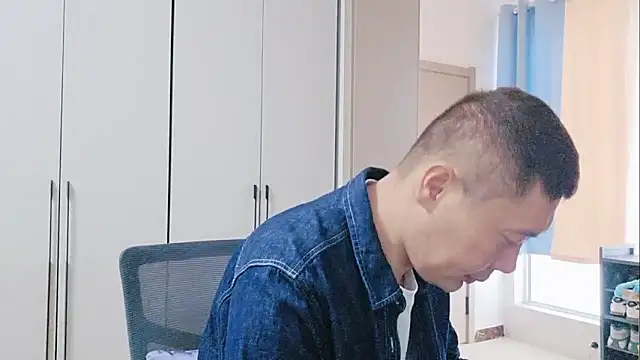 Snapshot of Buryerry-B chatting on 09-22-25, 12:23 Buryerry-B online show from 09-22-25, 12:23