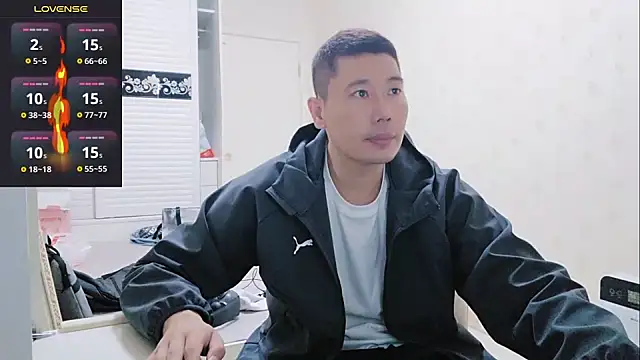 Snapshot of Buryerry-B chatting on 09-25-25, 12:25 Buryerry-B online show from 09-25-25, 12:25