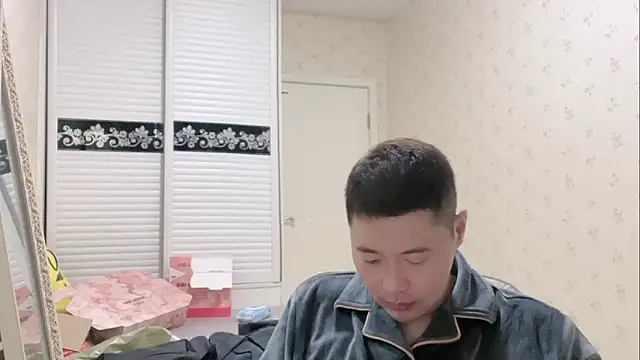 Snapshot of Buryerry-B chatting on 10-25-25, 09:06 Buryerry-B online show from 10-25-25, 09:06