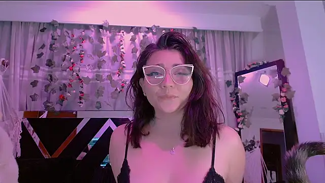 Abigail Brown 12 online show from 09-26-25, 05:33