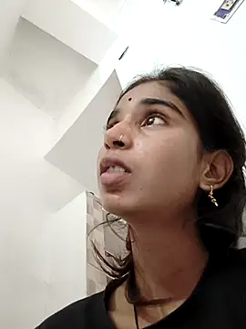 Hot-Soniya2 online show from 10-04-25, 06:11