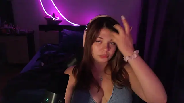 Snapshot of NutsGilmore chatting on 10-18-25, 02:29 NutsGilmore online show from 10-18-25, 02:29