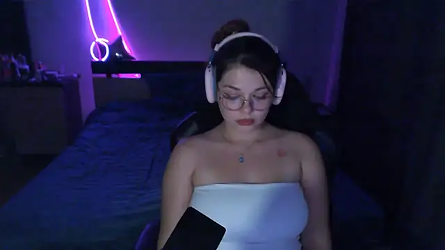 Snapshot of NutsGilmore chatting on 10-23-25, 03:44 NutsGilmore online show from 10-23-25, 03:44