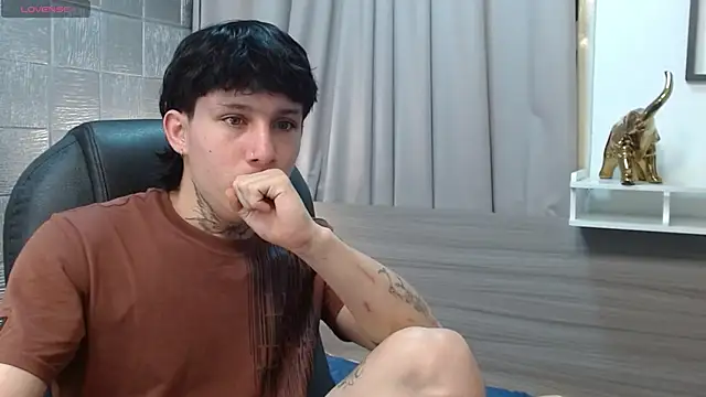 Iantwink18 online show from 10-12-25, 08:52