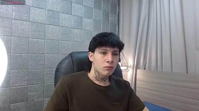 Iantwink18 online show from 10-13-25, 07:58