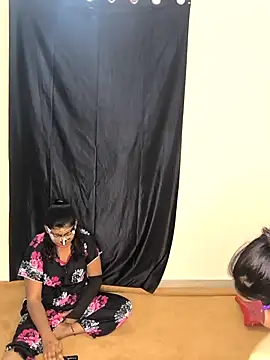 Family02 online show from 10-18-25, 04:41