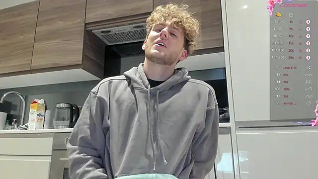 Snapshot of DominantAlex18 chatting on 11-27-25, 06:48 DominantAlex18 online show from 11-27-25, 06:48