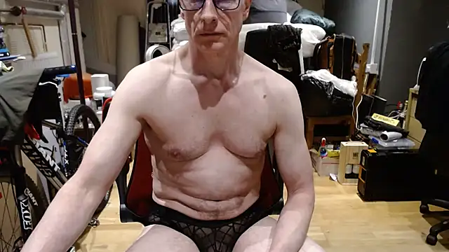 Snapshot of Hung2Mike chatting on 03-15-26, 09:32 Hung2Mike online show from 03-15-26, 09:32