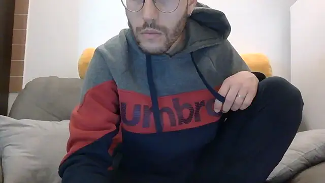 Snapshot of Amicisegreti chatting on 03-19-26, 06:28 Amicisegreti online show from 03-19-26, 06:28