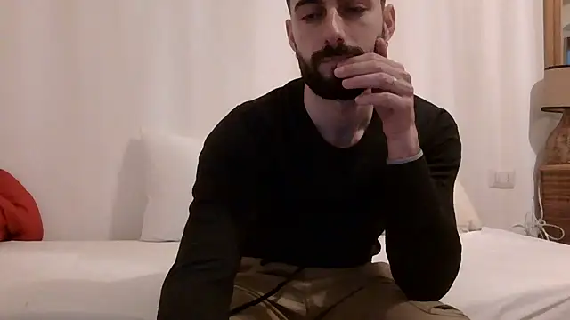 Snapshot of Amicisegreti chatting on 03-27-26, 05:45 Amicisegreti online show from 03-27-26, 05:45