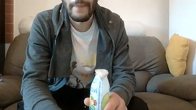 Snapshot of Amicisegreti chatting on 04-04-26, 05:27 Amicisegreti online show from 04-04-26, 05:27