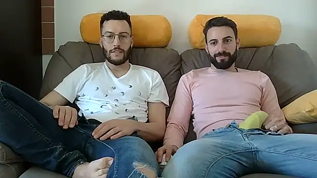 Snapshot of Amicisegreti chatting on 04-08-26, 02:28 Amicisegreti online show from 04-08-26, 02:28