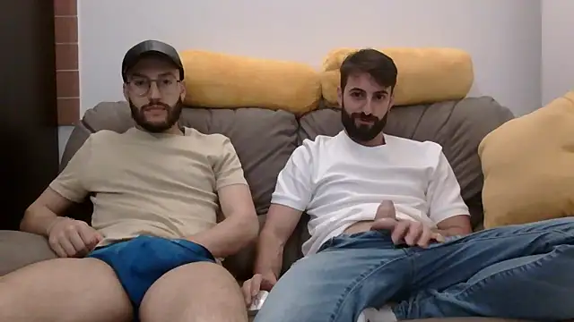 Snapshot of Amicisegreti chatting on 04-11-26, 07:40 Amicisegreti online show from 04-11-26, 07:40