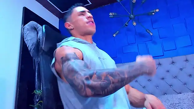 Snapshot of adrian_ray chatting on 11-05-25, 12:43 adrian ray online show from 11-05-25, 12:43