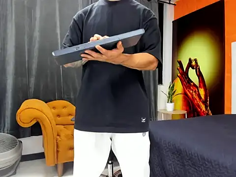 Snapshot of adrian_ray chatting on 11-17-25, 05:52 adrian ray online show from 11-17-25, 05:52