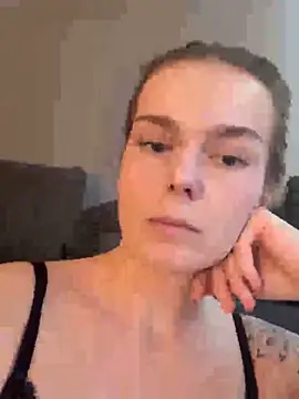 LisaFreier online show from 09-28-25, 03:17
