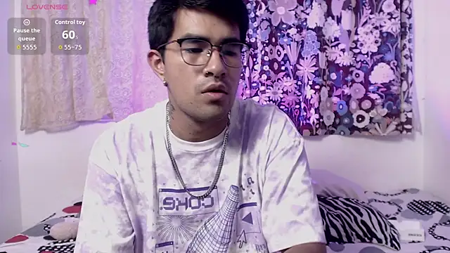 Snapshot of Alfred_Rein chatting on 11-28-25, 05:21 Alfred Rein online show from 11-28-25, 05:21