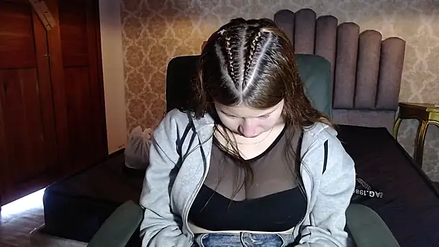 Olivia11  online show from 10-11-25, 12:15