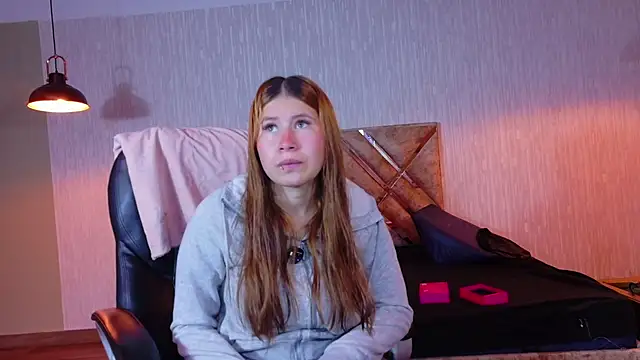 Olivia11  online show from 11-12-25, 11:21