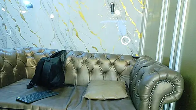 Olivia11  online show from 12-23-25, 10:57