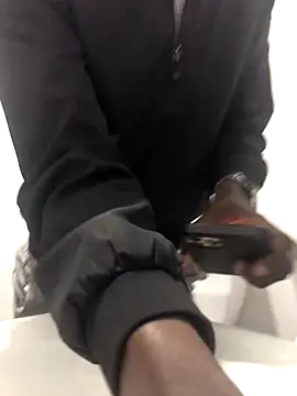 Snapshot of DarkSkiined chatting on 10-28-25, 10:41 DarkSkiined online show from 10-28-25, 10:41