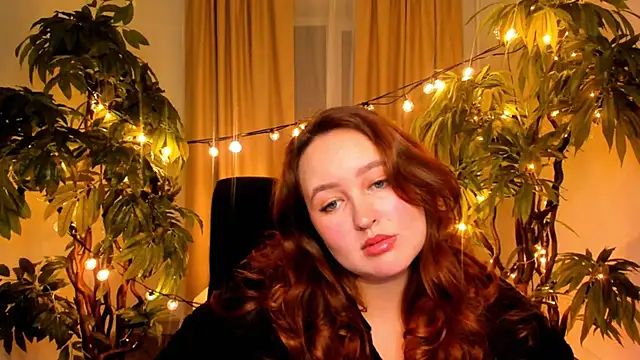 Snapshot of LindaCarson chatting on 11-18-25, 10:20 LindaCarson online show from 11-18-25, 10:20