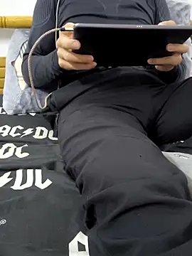 Snapshot of yazinyazin1 chatting on 11-17-25, 06:24 yazinyazin1 online show from 11-17-25, 06:24