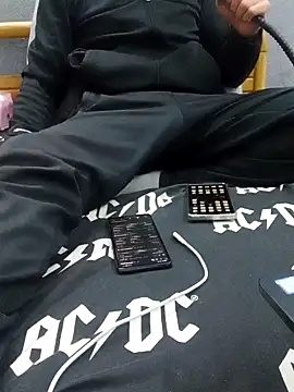 Snapshot of yazinyazin1 chatting on 12-18-25, 05:24 yazinyazin1 online show from 12-18-25, 05:24