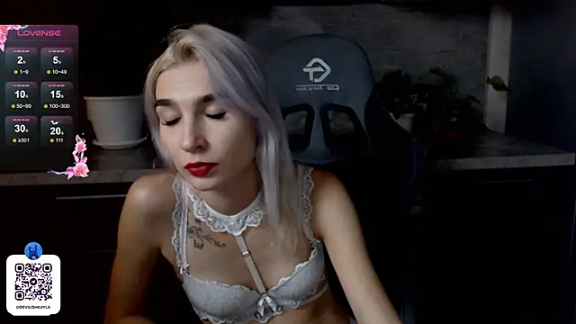 DevilishKayla online show from 10-06-25, 02:25