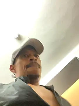 Snapshot of fitsexyman chatting on 10-10-25, 01:32 fitsexyman online show from 10-10-25, 01:32