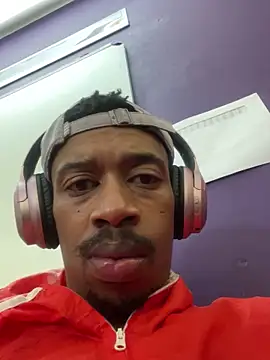 Snapshot of fitsexyman chatting on 10-15-25, 08:25 fitsexyman online show from 10-15-25, 08:25