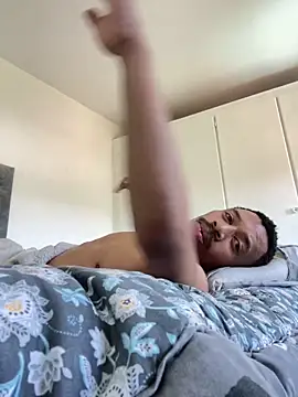 Snapshot of fitsexyman chatting on 10-16-25, 11:22 fitsexyman online show from 10-16-25, 11:22