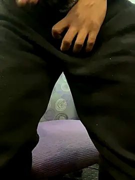 Snapshot of fitsexyman chatting on 10-22-25, 07:19 fitsexyman online show from 10-22-25, 07:19