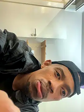 Snapshot of fitsexyman chatting on 10-24-25, 11:39 fitsexyman online show from 10-24-25, 11:39