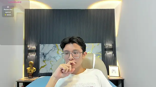 SantiagoRusso18 online show from 10-24-25, 12:01