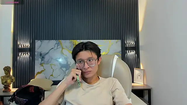 SantiagoRusso18 online show from 11-28-25, 02:47