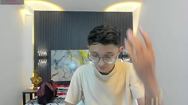 SantiagoRusso18 online show from 12-15-25, 12:42